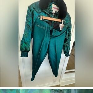 Ski suit like new . Reposting . Really cute set lady’s .